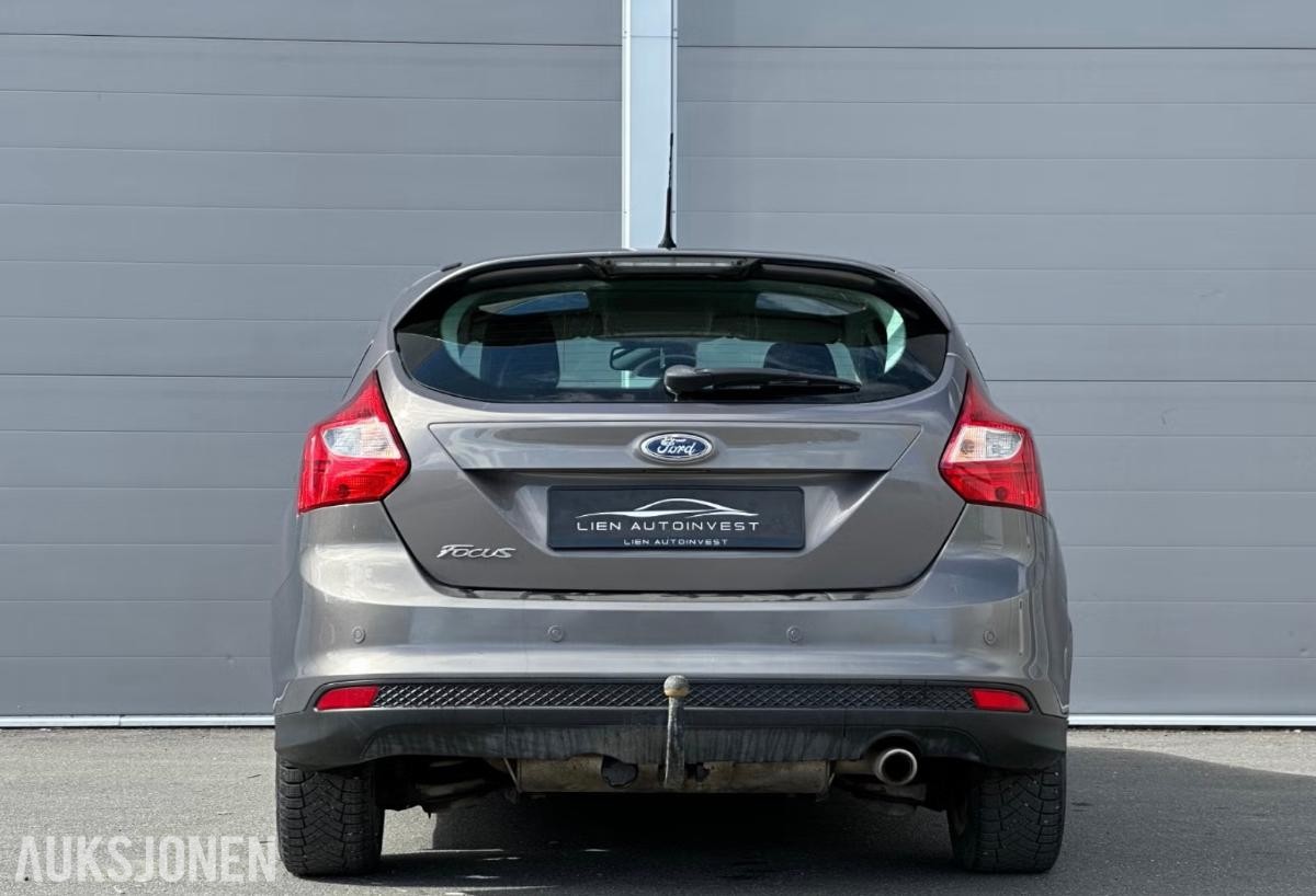2011 Ford Focus 2.0TDCi Titanium/ Aut / Krok / Keyless/ Cruise / ParkAssist