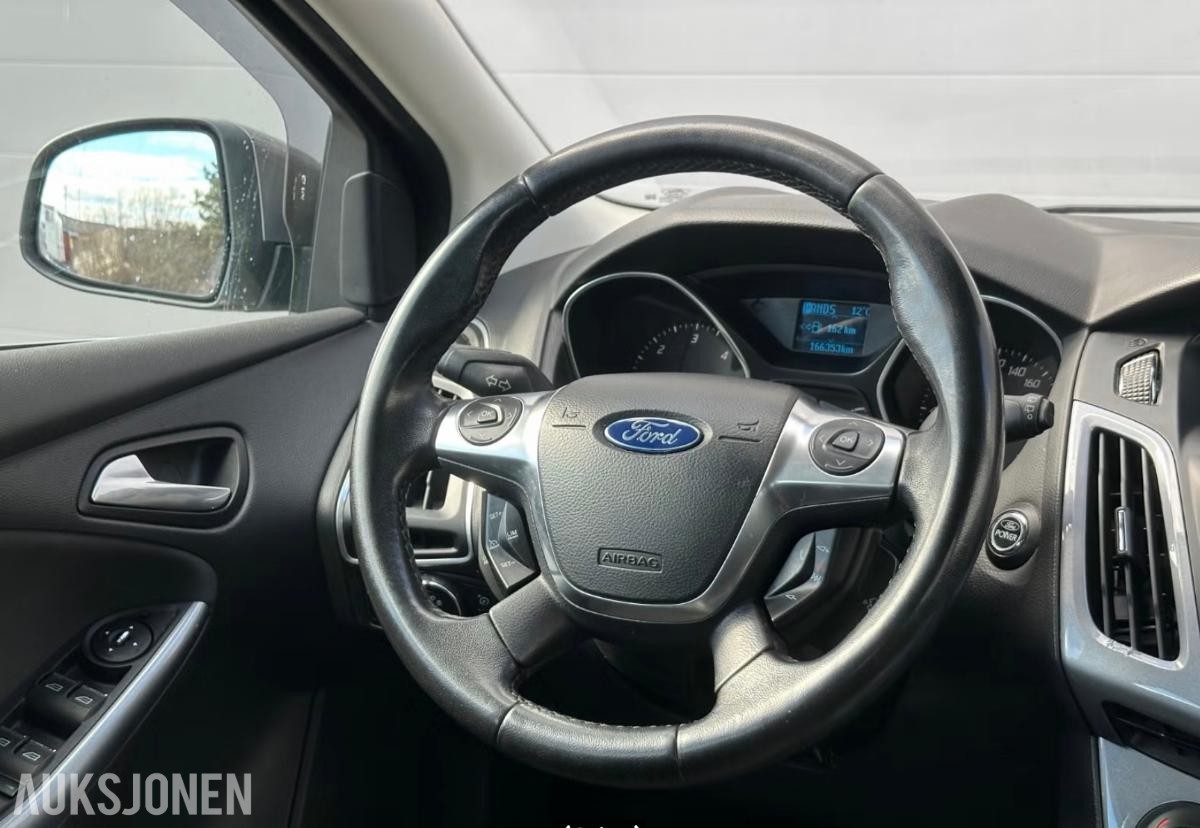2011 Ford Focus 2.0TDCi Titanium/ Aut / Krok / Keyless/ Cruise / ParkAssist