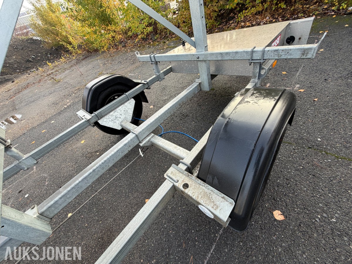 Tysse stillashenger – førstegangsregistrert 2021 – 1300 kg – KS 8845