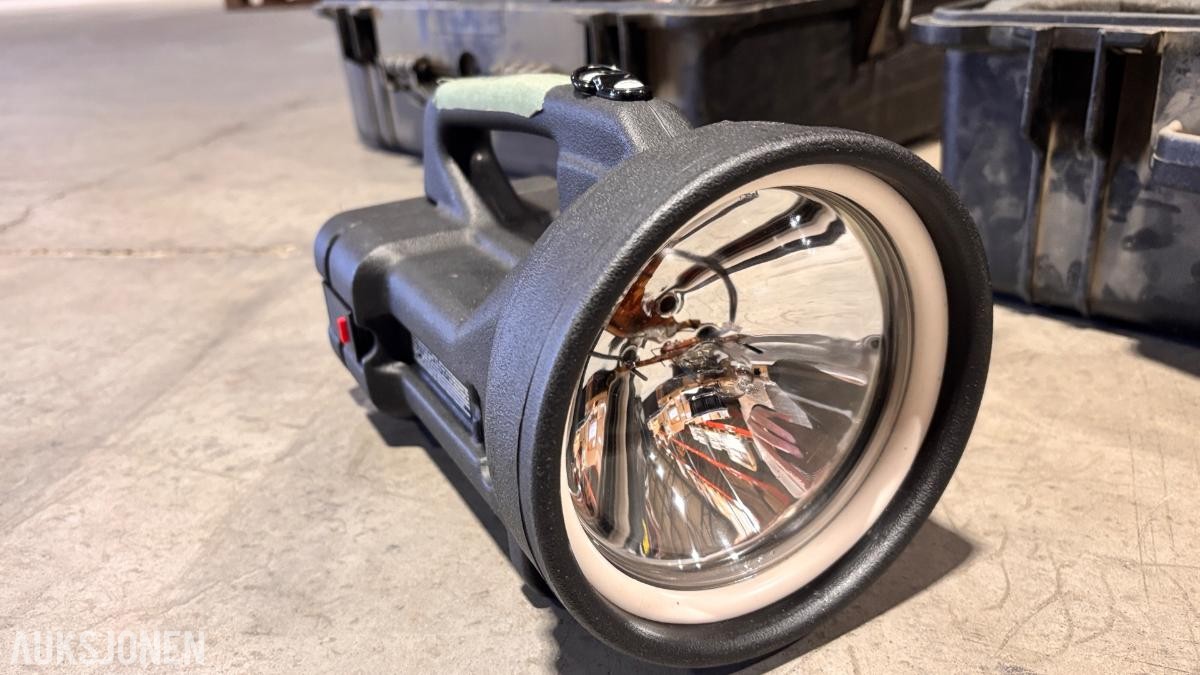 2 stk. Dragon T12/MK2 portable søkelys med transportkasser
