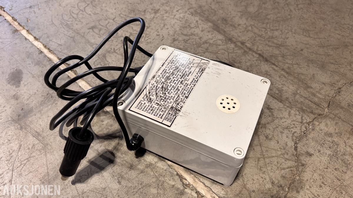 2 stk. Dragon T12/MK2 portable søkelys med transportkasser