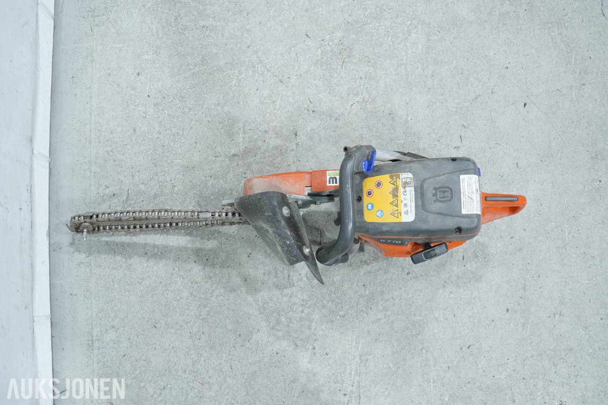 Husqvarna K 770 med GeoRipper GR H grøftekjedesag