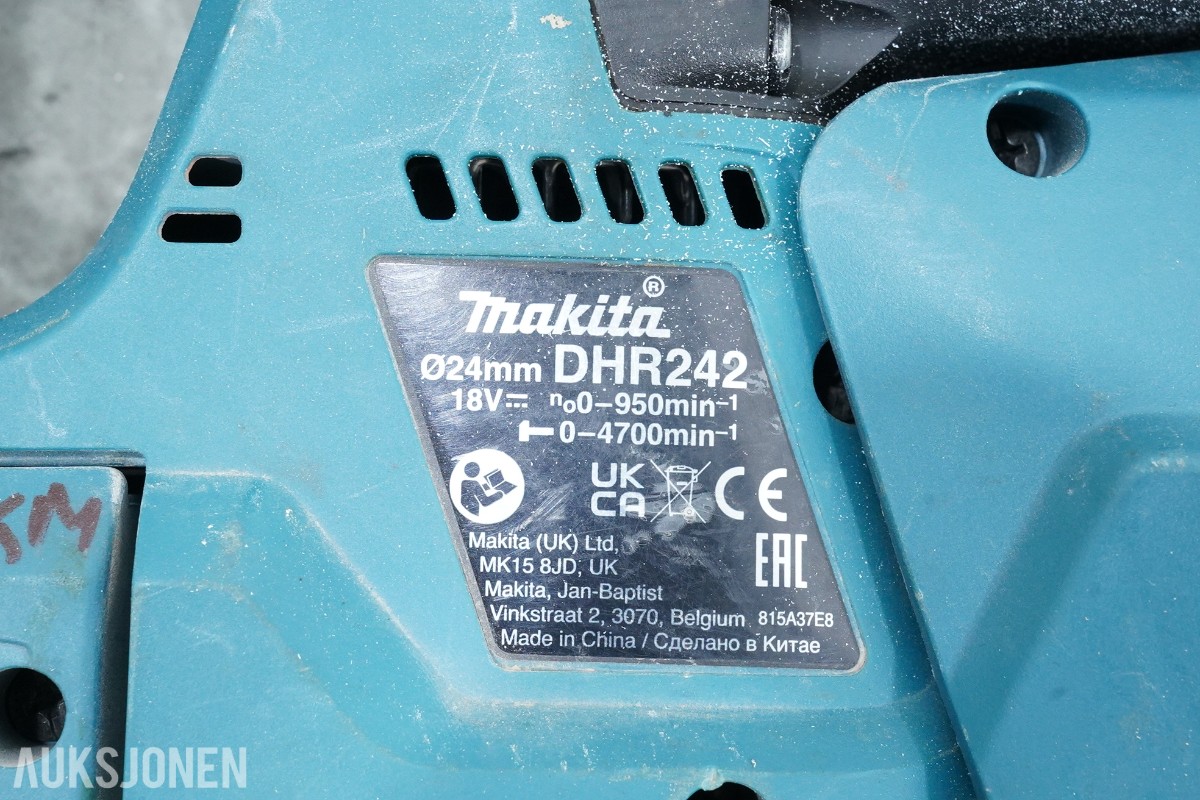 Parti Makita elektroverktøy med støvsuger, lader og håndverktøy