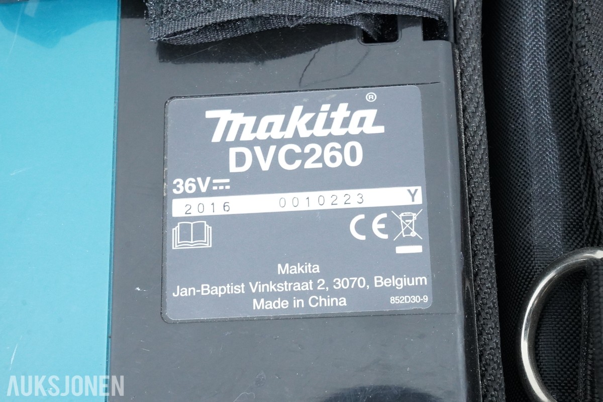 Parti Makita elektroverktøy med støvsuger, lader og håndverktøy