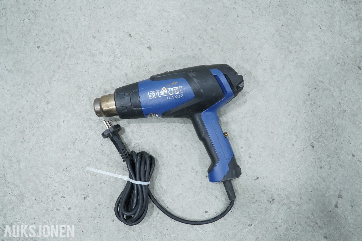 Parti Makita elektroverktøy med støvsuger, lader og håndverktøy