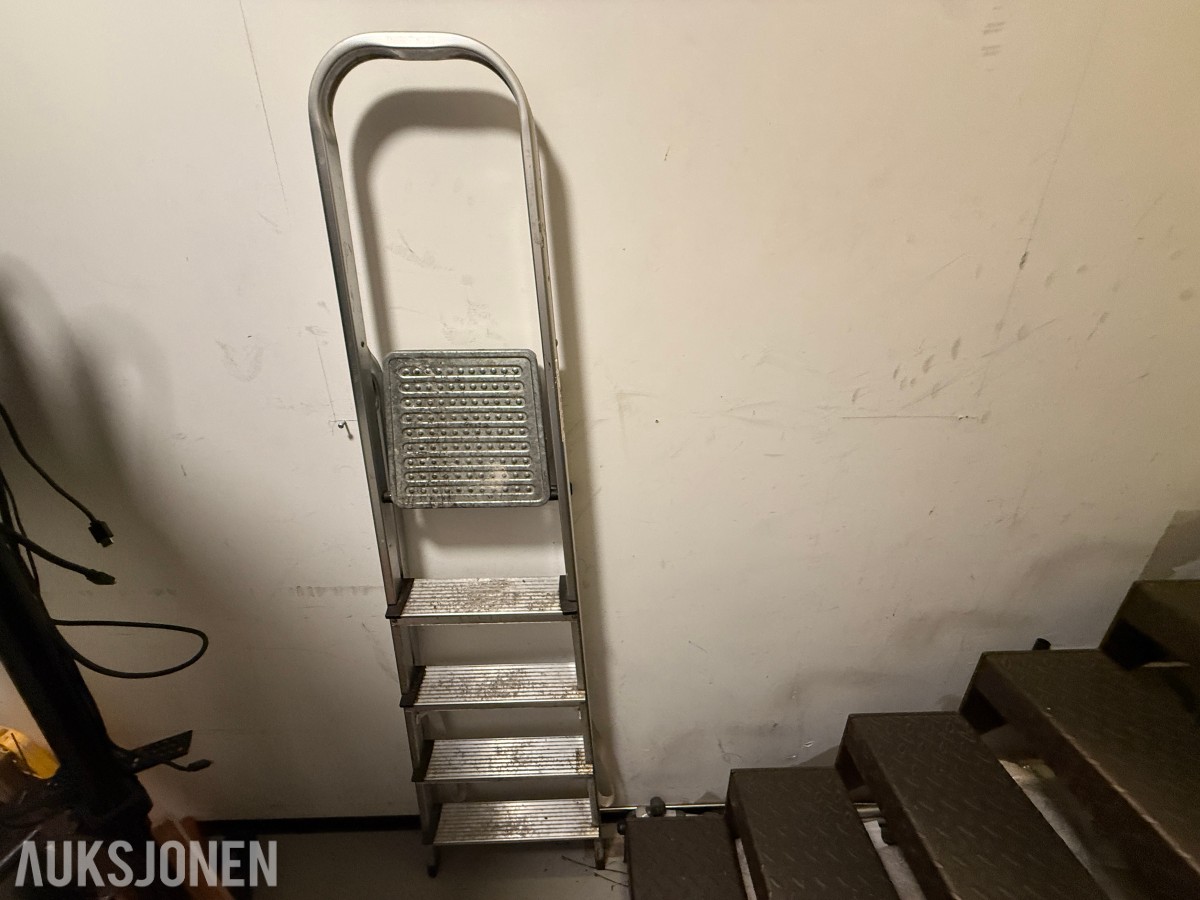 Sammenleggbar trappestige i aluminium – 4 trinn 