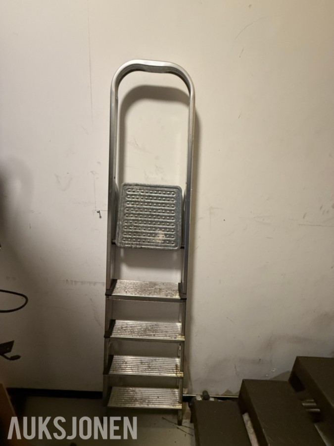 Sammenleggbar trappestige i aluminium – 4 trinn 