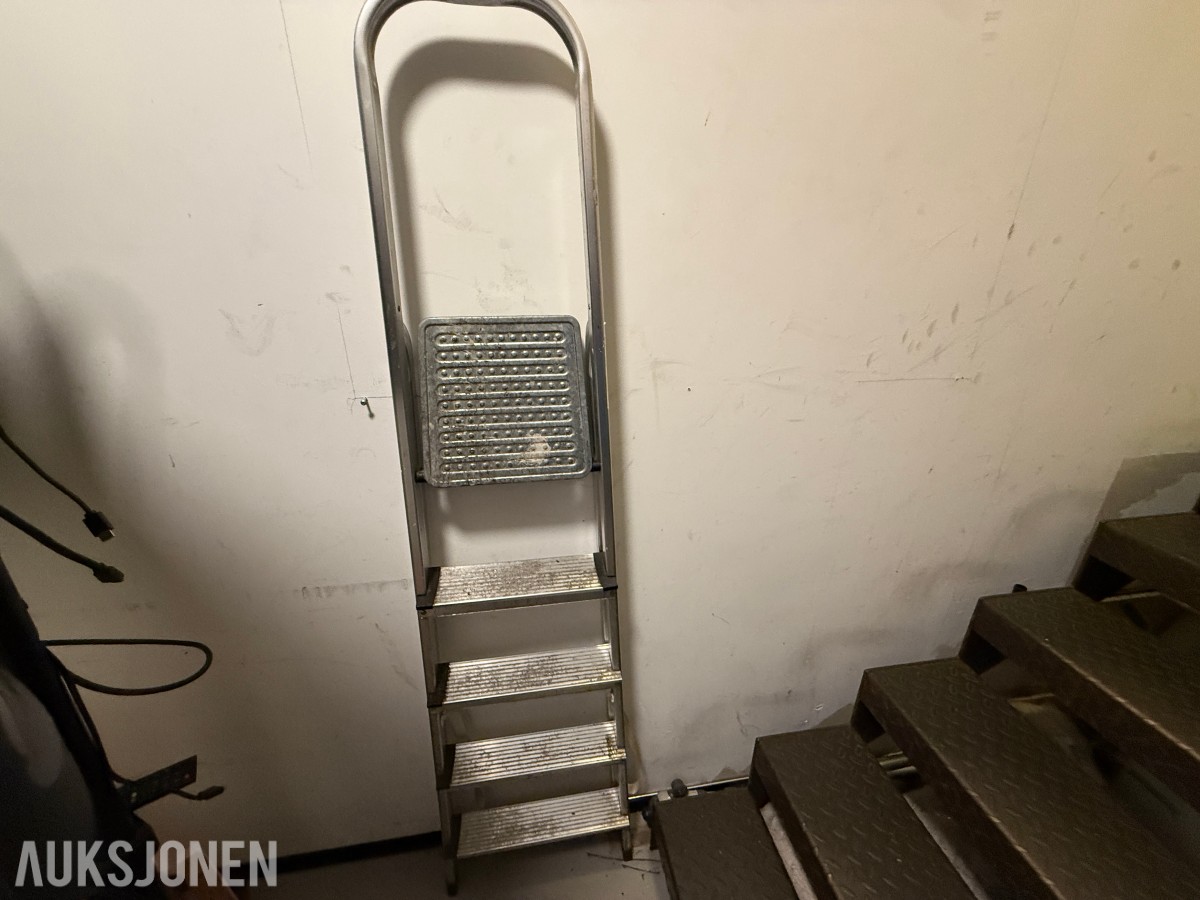 Sammenleggbar trappestige i aluminium – 4 trinn 