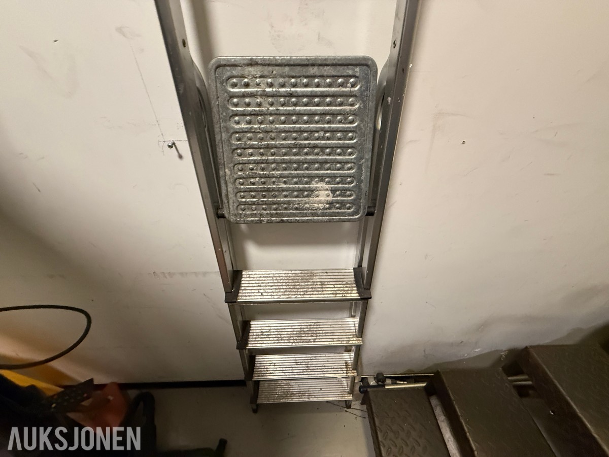 Sammenleggbar trappestige i aluminium – 4 trinn 