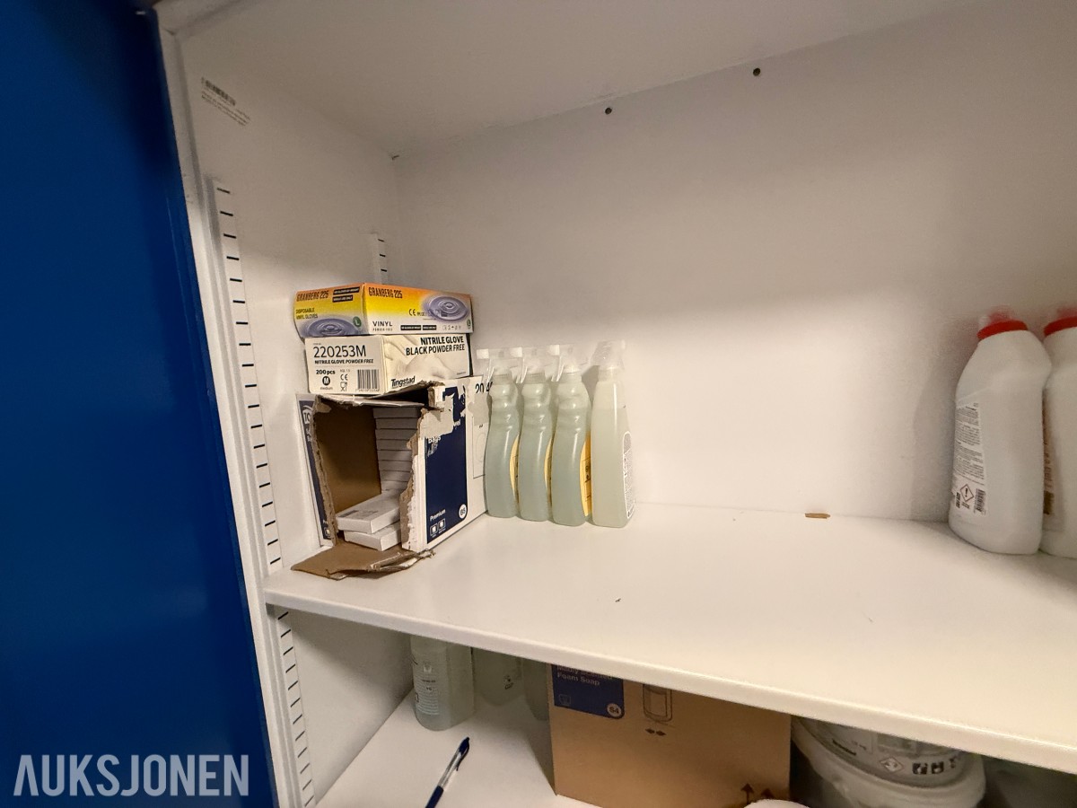 Større parti toalettpapir, tørkepapir, såpe og rengjøringsartikler