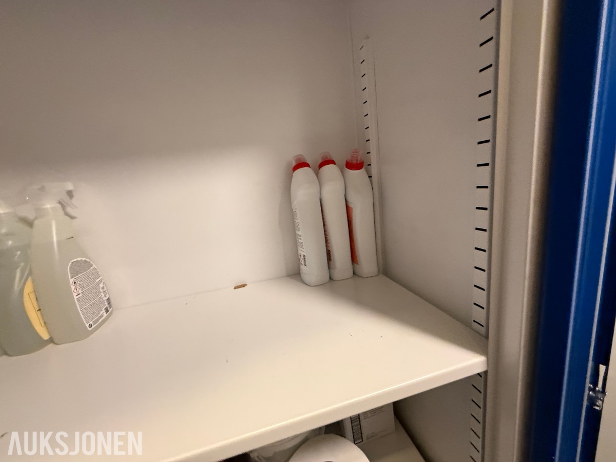 Større parti toalettpapir, tørkepapir, såpe og rengjøringsartikler