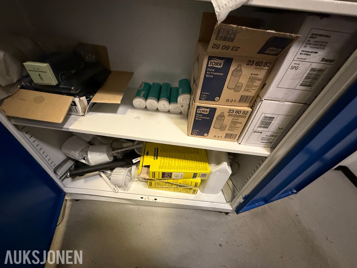 Større parti toalettpapir, tørkepapir, såpe og rengjøringsartikler