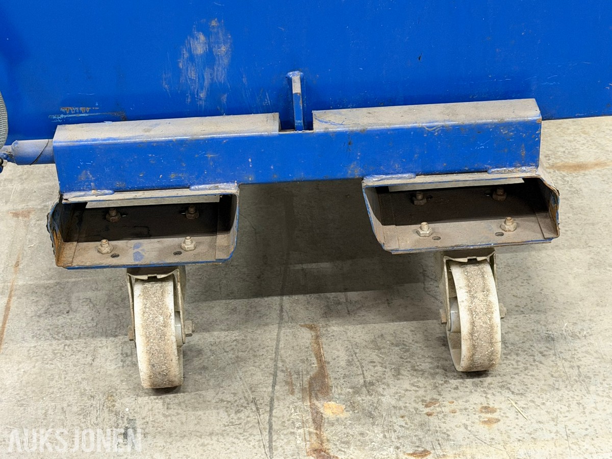 Tippcontainer åpen for truck - På hjul