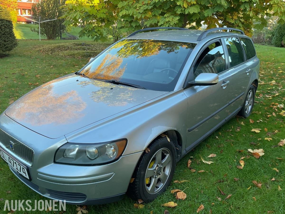 2006 VOLVO V50 1.6D 109HK EU-OK 04.28 HENGERFESTE SKINN