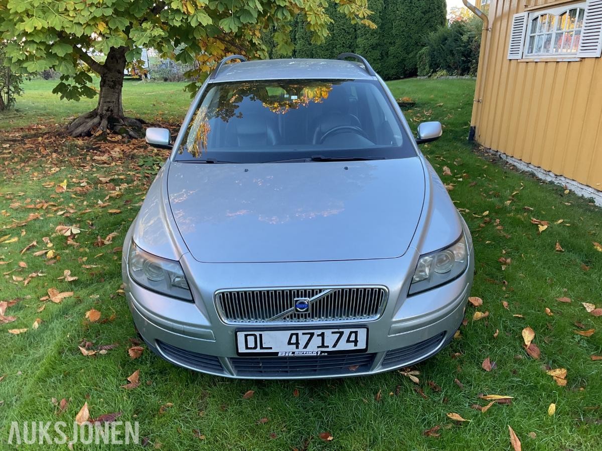 2006 VOLVO V50 1.6D 109HK EU-OK 04.28 HENGERFESTE SKINN