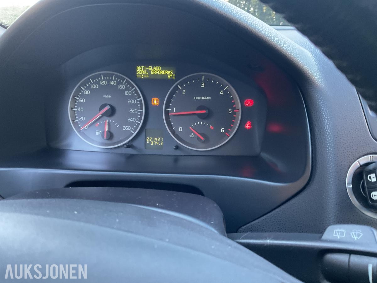 2006 VOLVO V50 1.6D 109HK EU-OK 04.28 HENGERFESTE SKINN