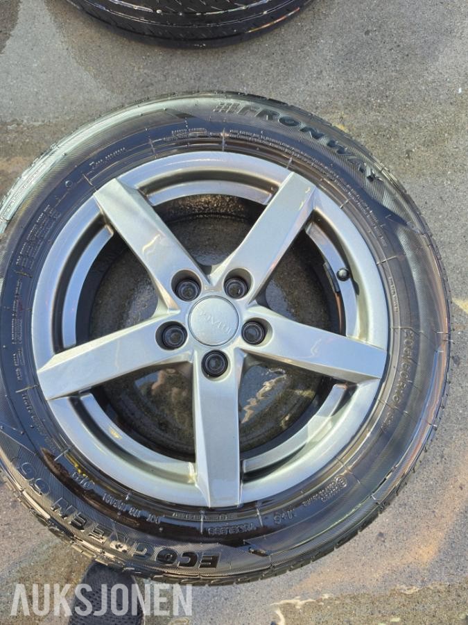 Volvo felger 16 tommer Sommerdekk