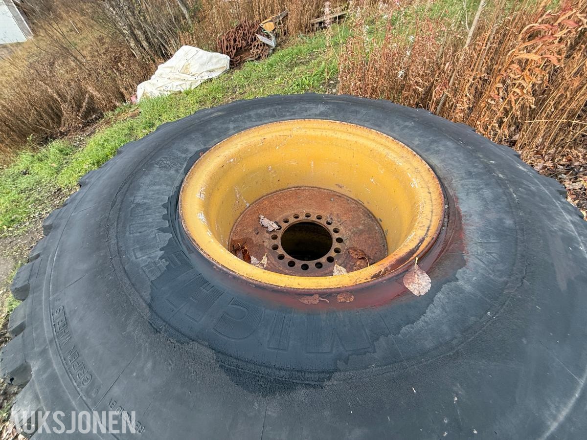 4STK Hjulasterhjul fra Cat 930G - Seipet