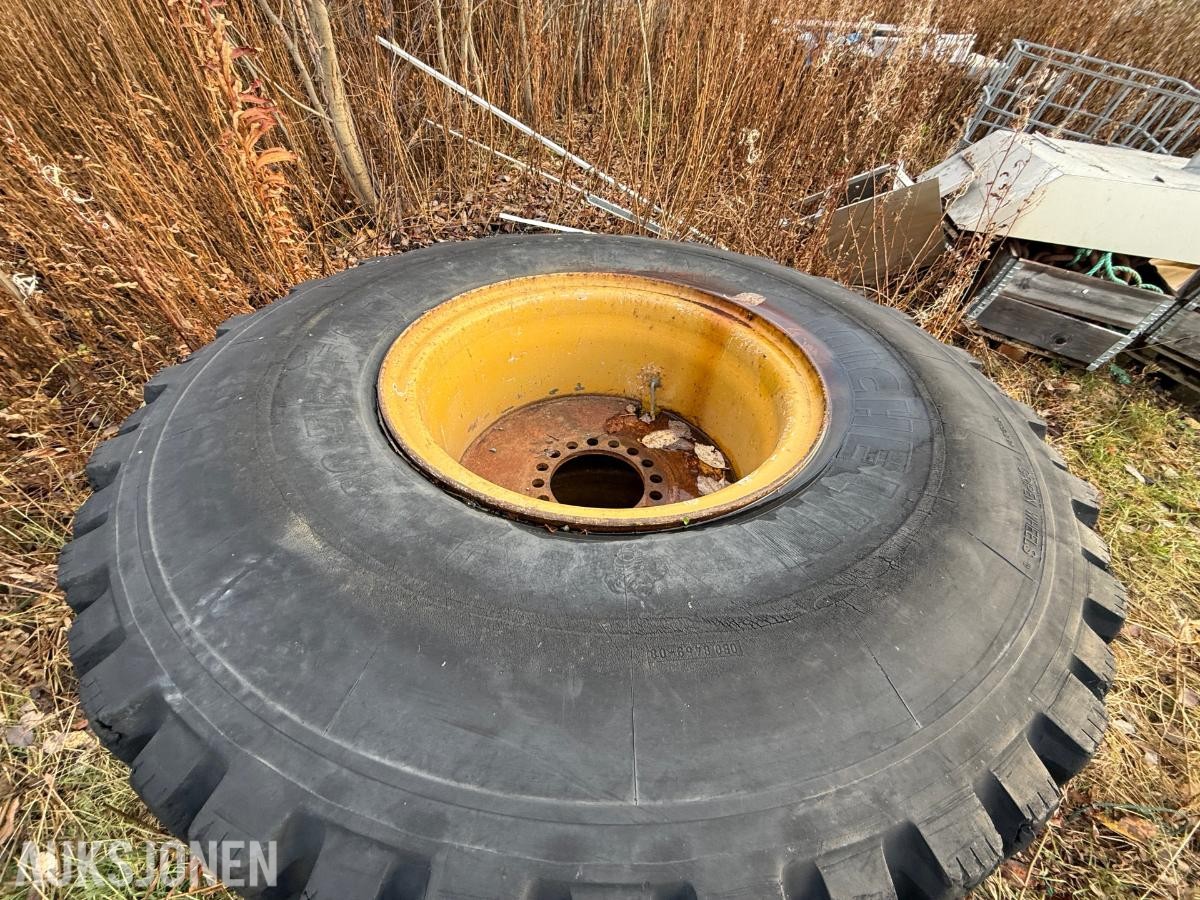 4STK Hjulasterhjul fra Cat 930G - Seipet