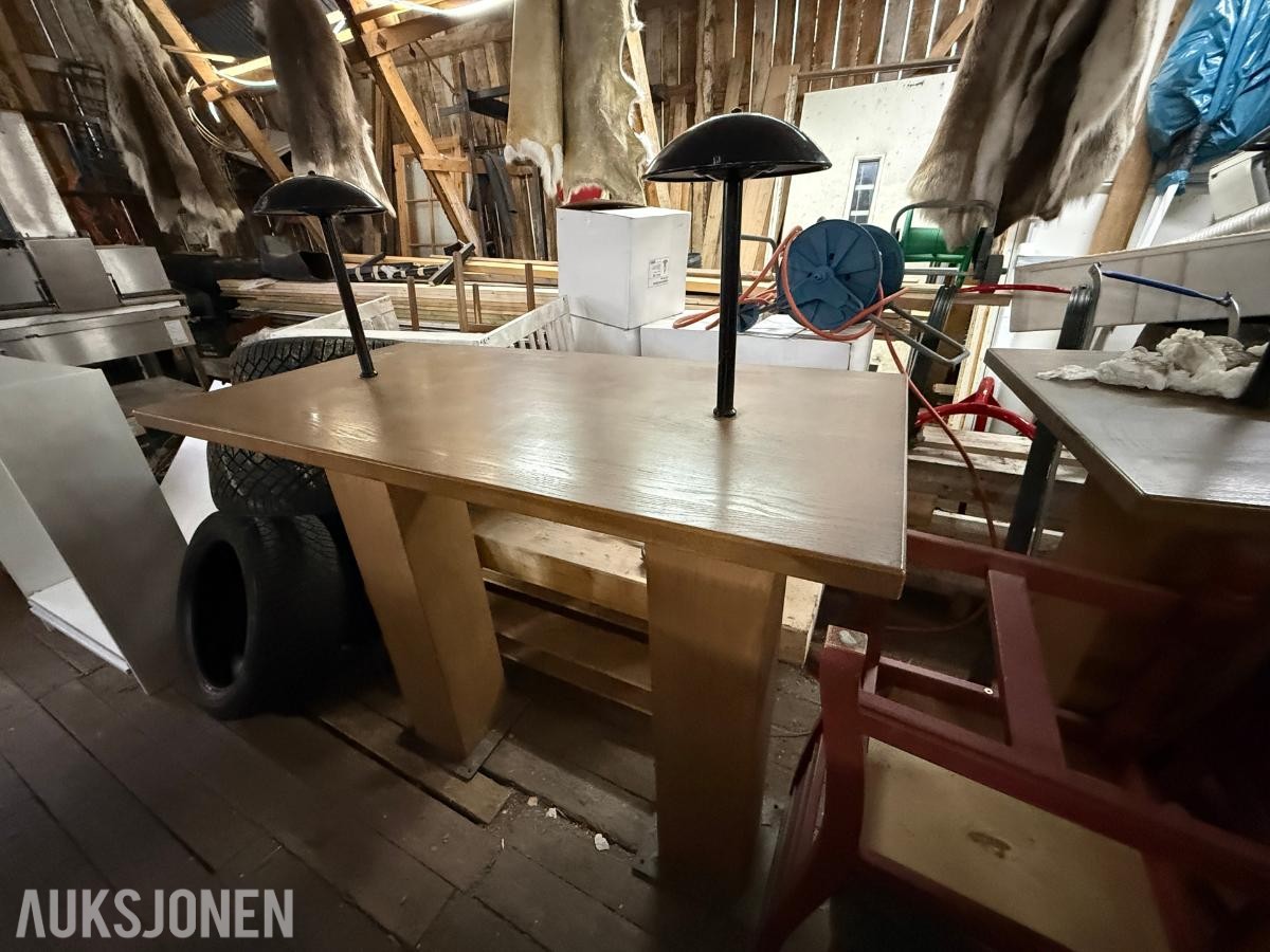 2 STK Stilige spisebord med lamper
