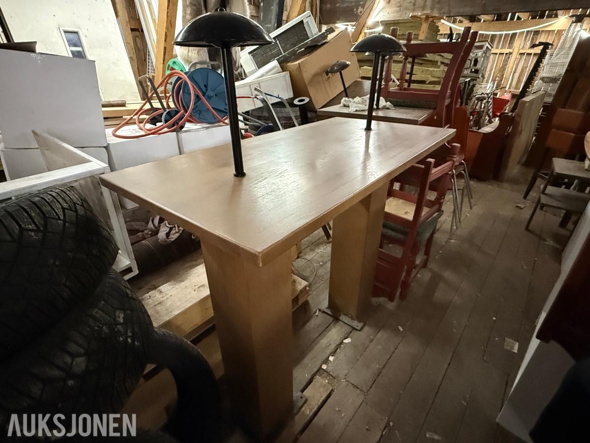 2 STK Stilige spisebord med lamper