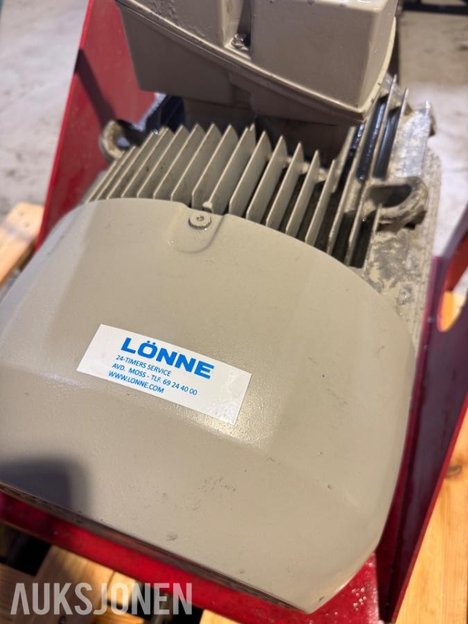 Lite brukt Lönne 11 kW trefase elektromotor