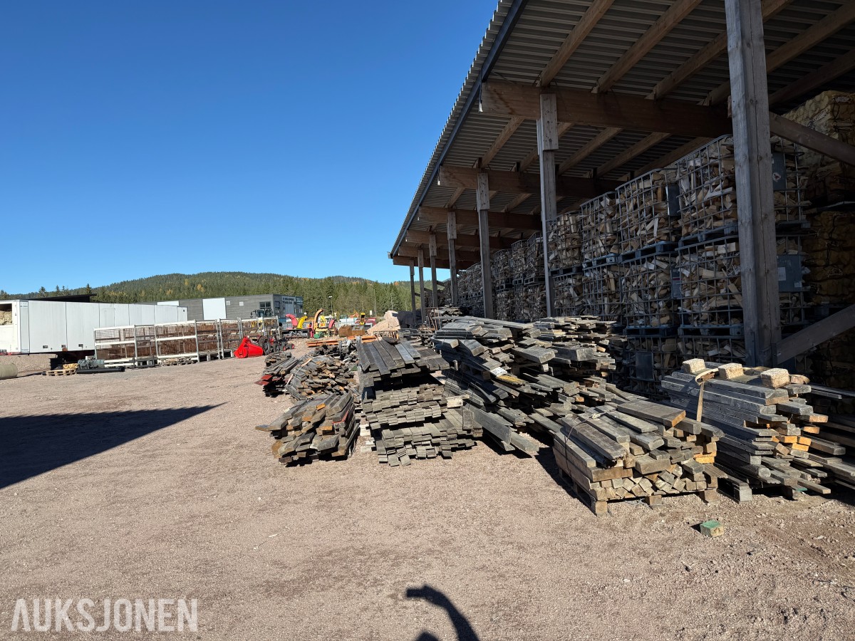 1 Parti med trelast- Forskaling m.m