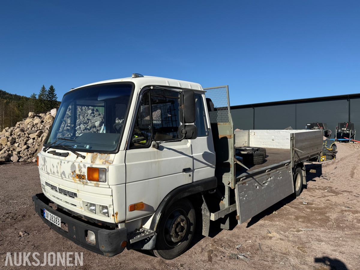 1994 Nissan Planbil m/nedfellbare-karmer