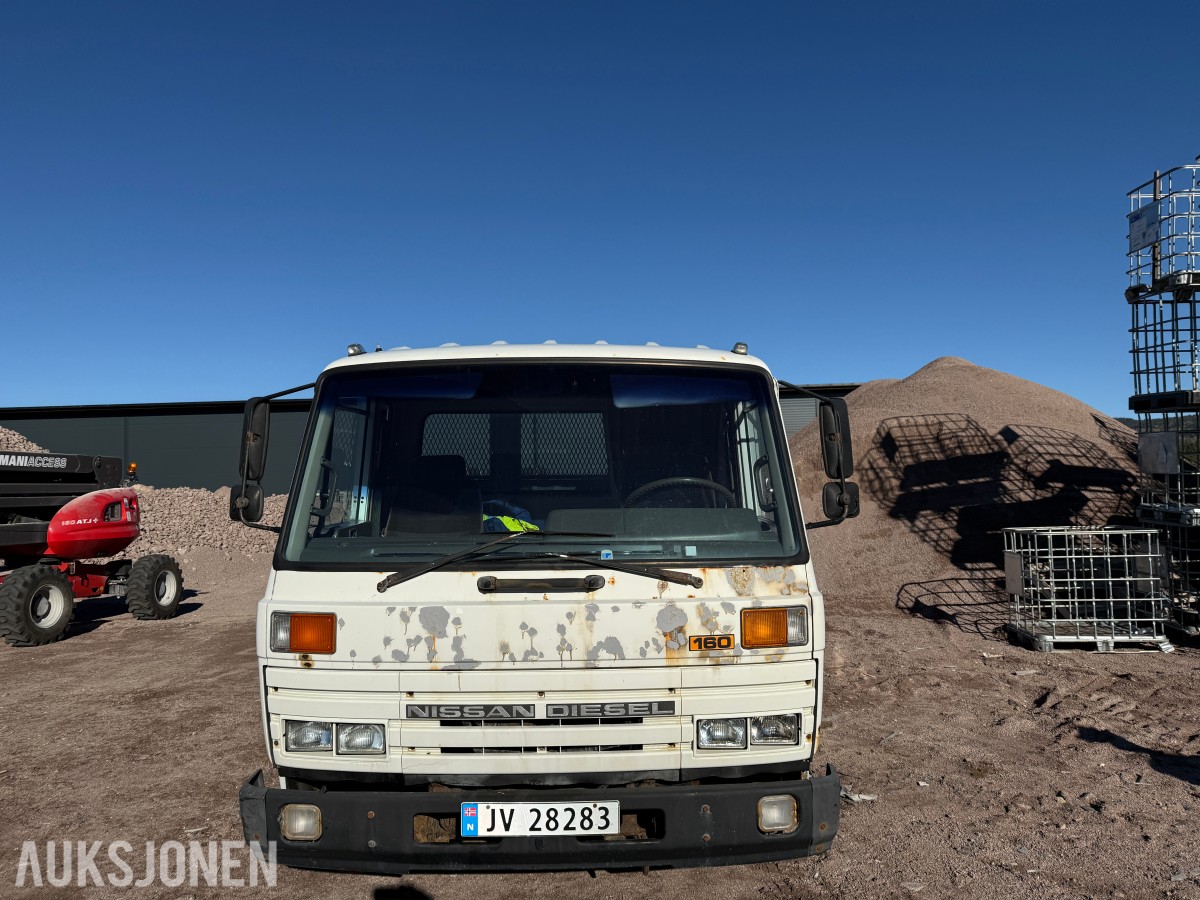 1994 Nissan Planbil m/nedfellbare-karmer