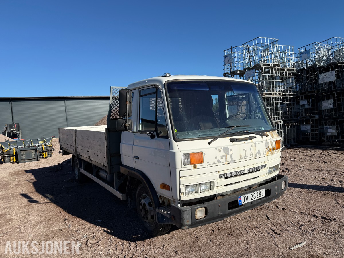 1994 Nissan Planbil m/nedfellbare-karmer