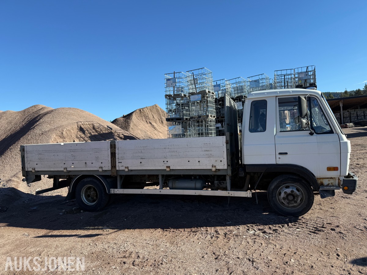 1994 Nissan Planbil m/nedfellbare-karmer