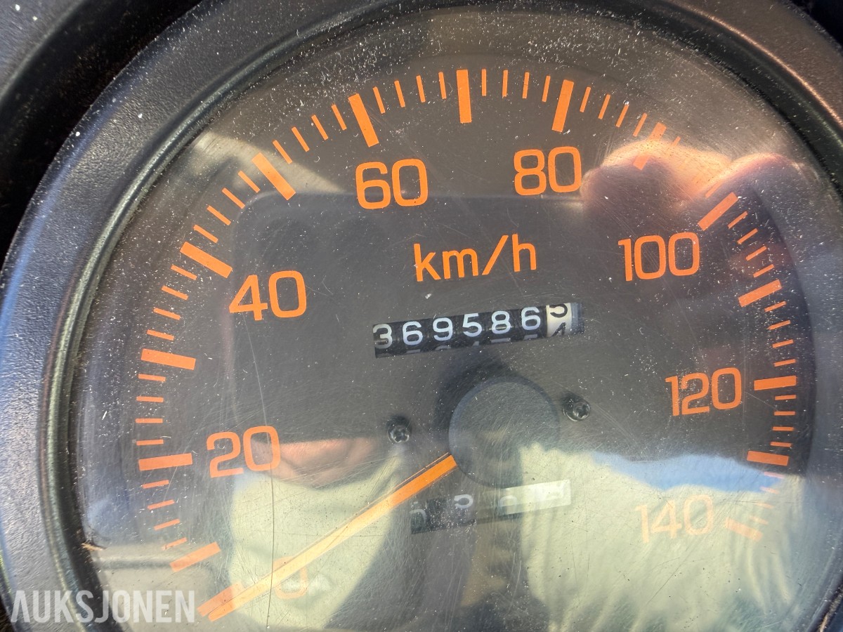 1994 Nissan Planbil m/nedfellbare-karmer