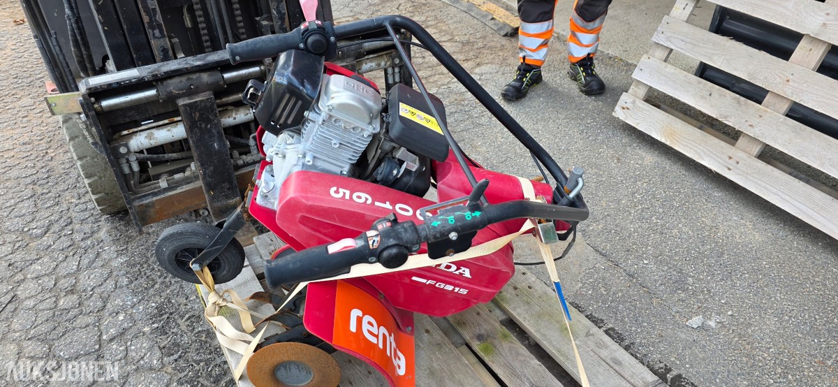2011 Honda FG315K2 DE2 Jordfreser