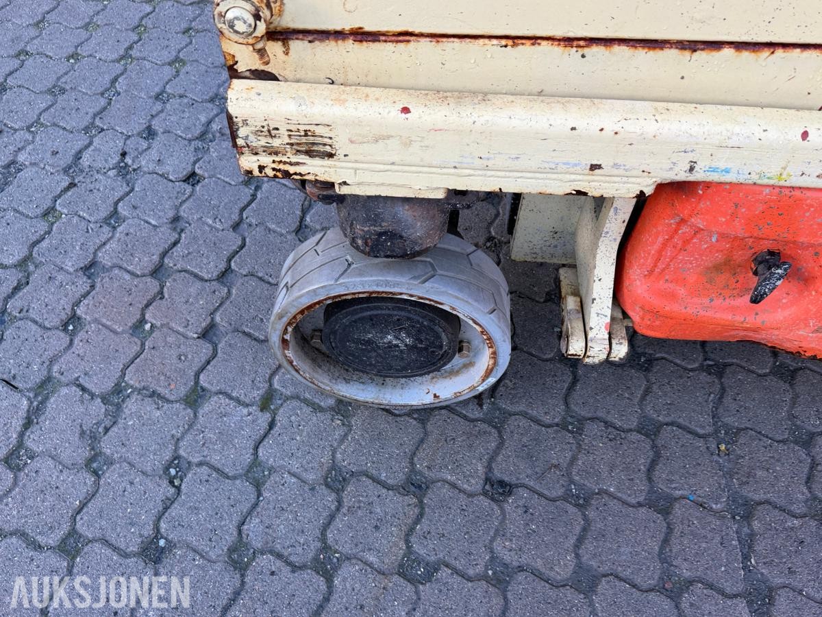 2006 JLG 1930ES sakselift med 8 meter arbeidshøyde