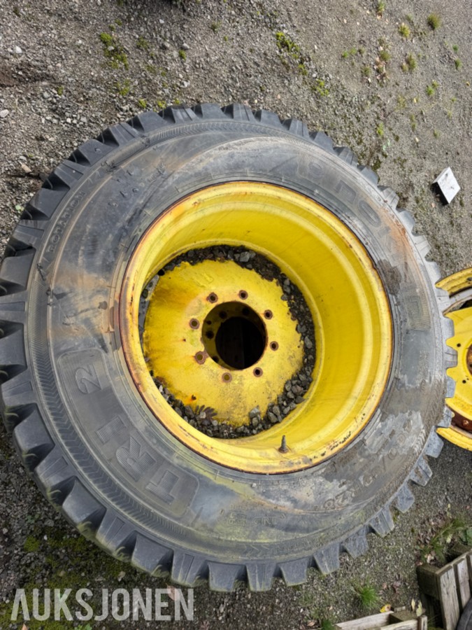 Nokian TRI 2 traktorhjul 400/80R28 foran, 480/80R38 bak, pigger