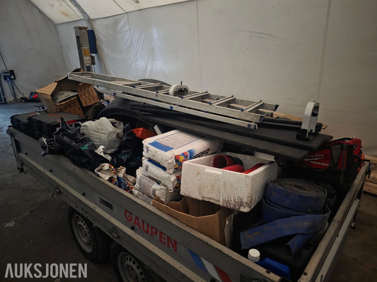 Diverse innhold telt selges samlet Vintermatter, Mapei Zinkbolt, Rettholt+++
