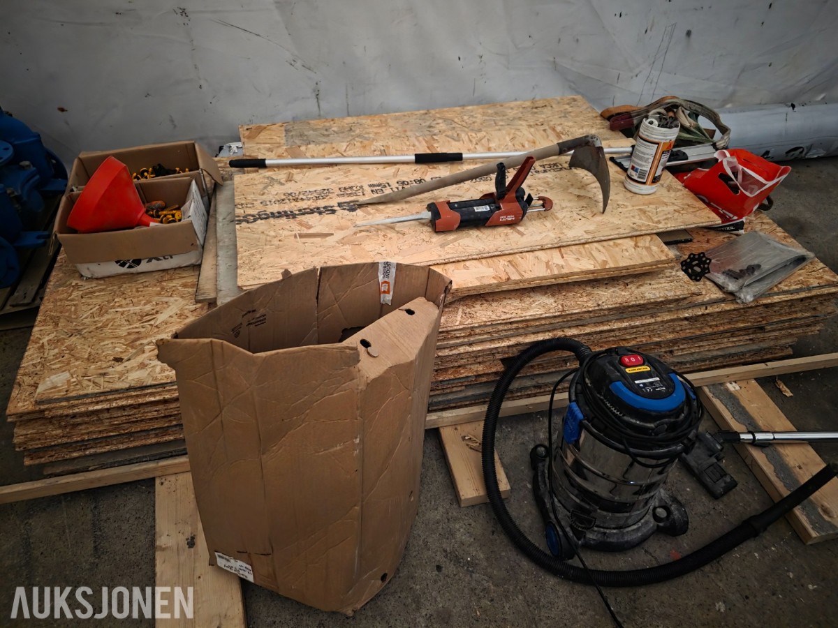 Diverse innhold telt selges samlet Vintermatter, Mapei Zinkbolt, Rettholt+++
