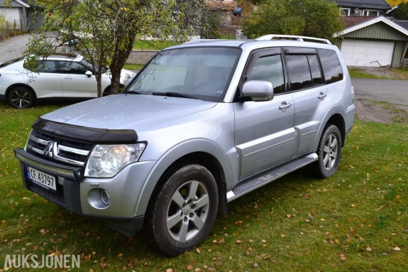 2007 Mitsubishi Pajero 3.2 160hk  4WD cruisekontroll hengerfeste skinn s+v dekk eu ok 06.2028  