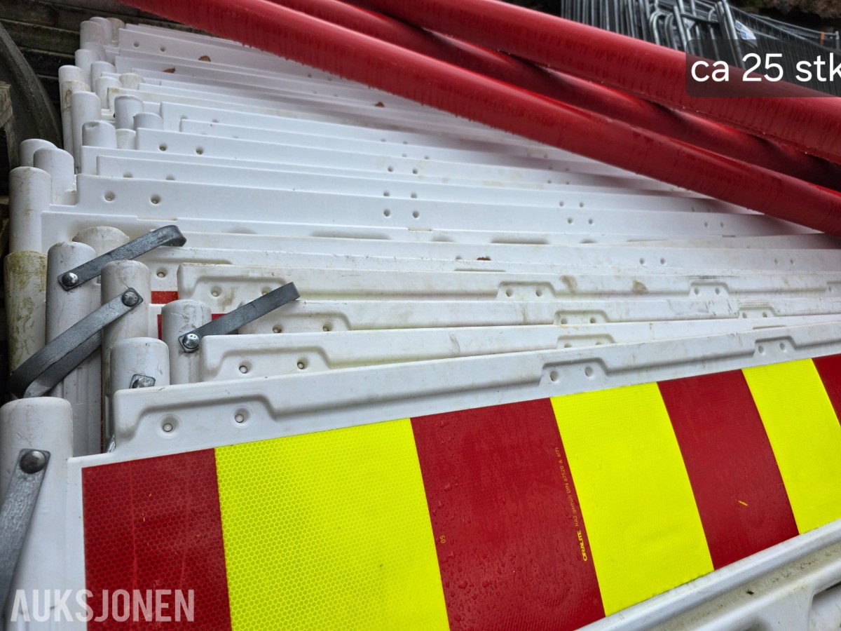 906 Zebra med føtter og Hvite plastgjerder selges samlet