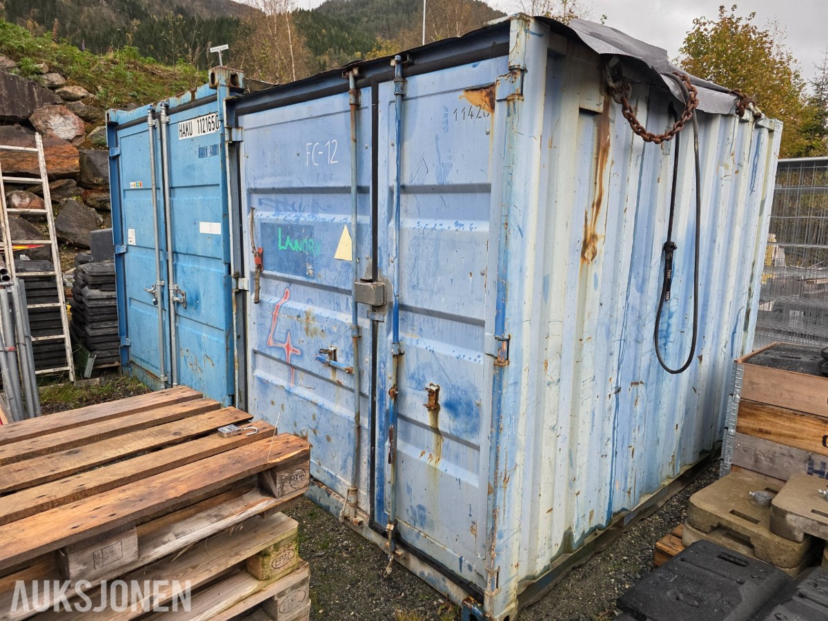 2 stk 10 fots containere selges samlet med innhold