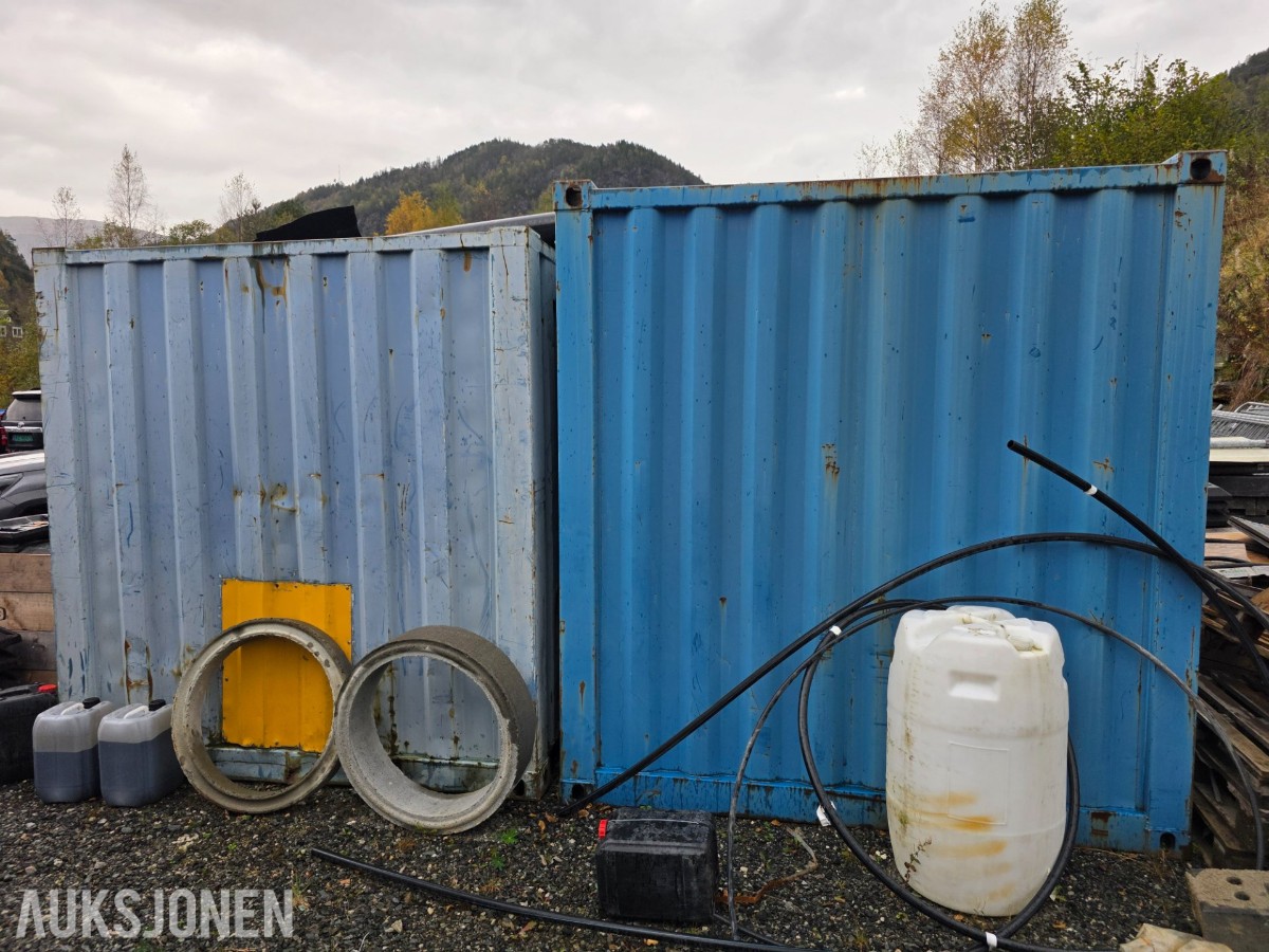 2 stk 10 fots containere selges samlet med innhold