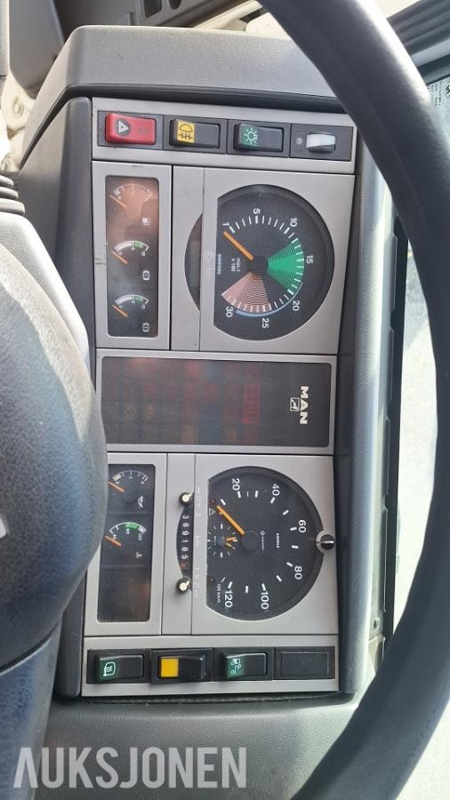 2002 MAN 9.185LLC kassebil kassebil med løftelem