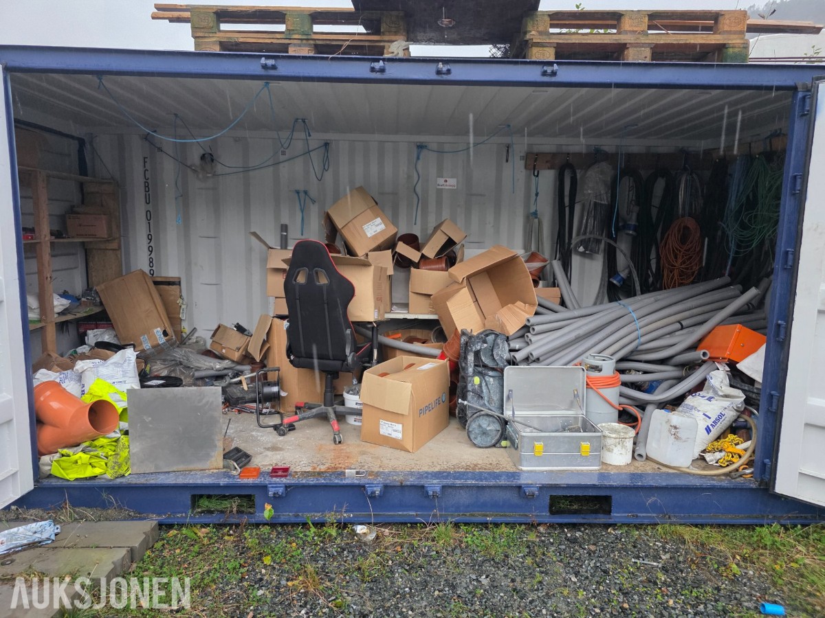 20 fots container med sideåpning og innhold selges
