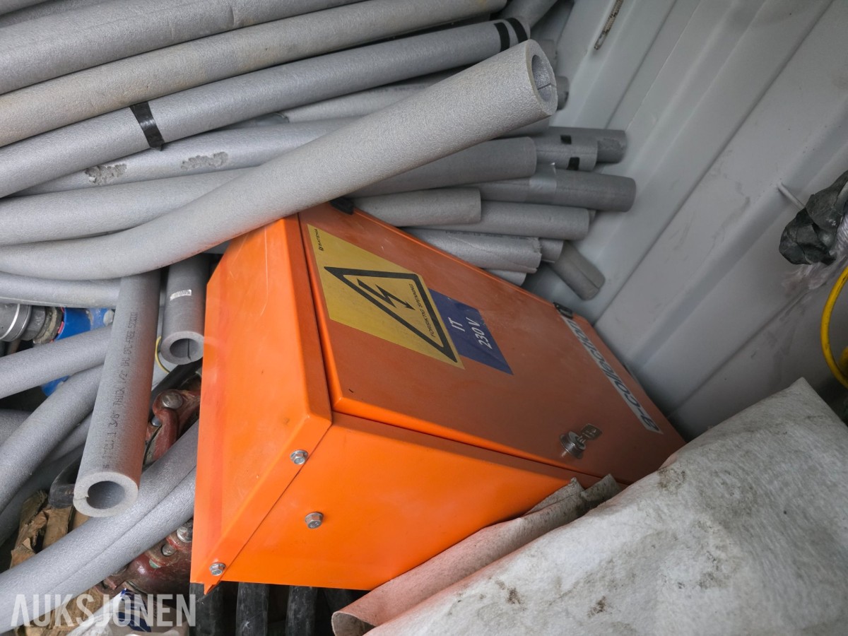 20 fots container med sideåpning og innhold selges