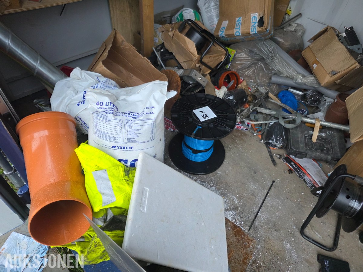 20 fots container med sideåpning og innhold selges