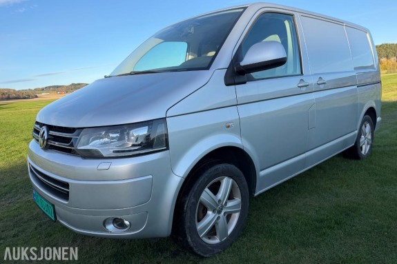 2015 Volkswagen Transporter 2.0 179hk 4MOTION adaptiv cruisekontroll hengerfeste s+v dekk naf test  lav km  128000km