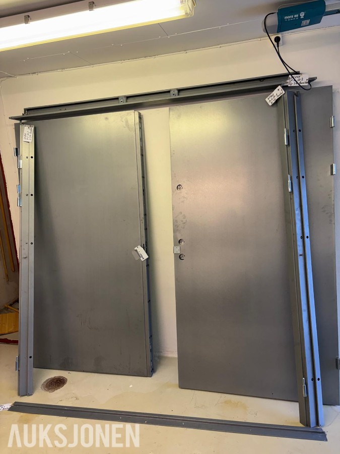 Hellbergs dobbel ståldør HI-YDD – 22x21M – EI60 – med karm