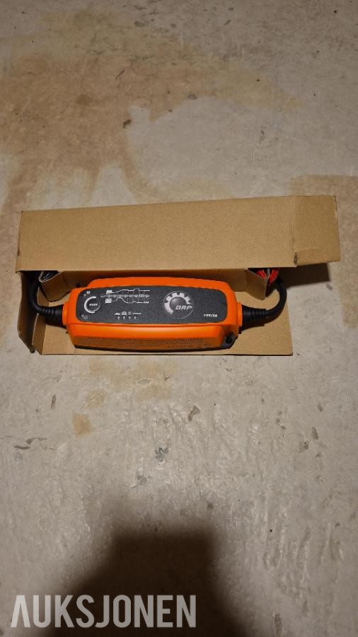 TOLLAUKSJON: Batterilader Ctek lader BRP 12V5A