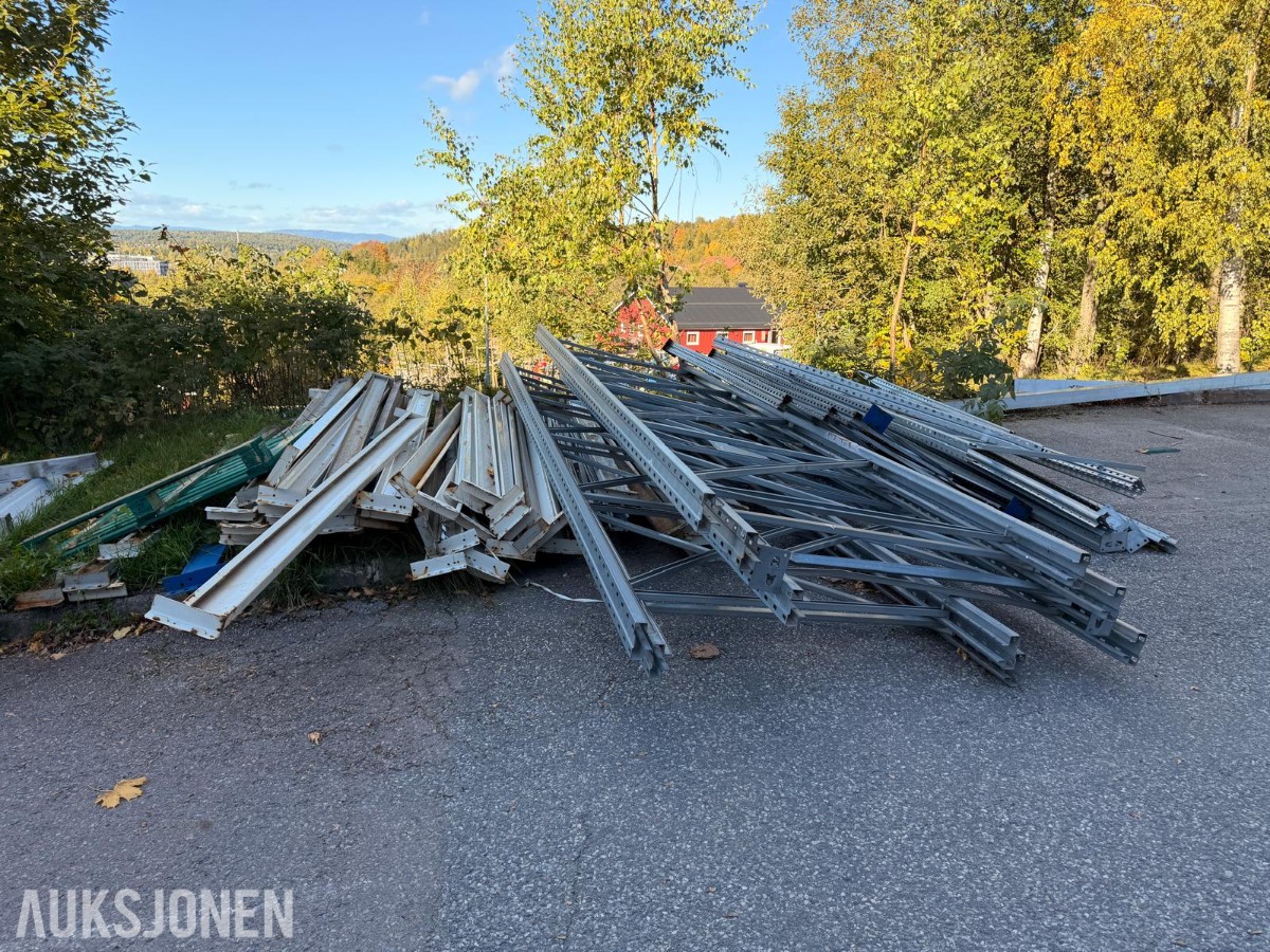 Større parti reoldeler – reolstiger, stolper og stålprofiler