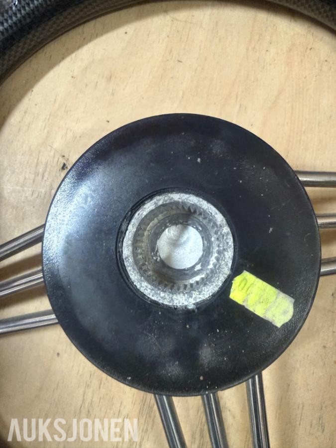 Båtratt – karbonfiberlook med rustfrie eiker - *Ingen minstepris*